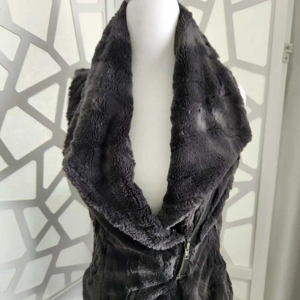 Faux Fur Vest - Dark Grey Beautiful Large Collar - Picture 4 of 10